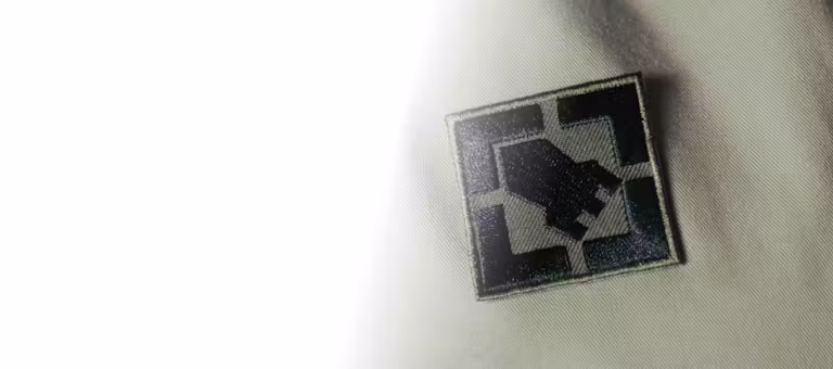 Crea toppe militari personalizzate